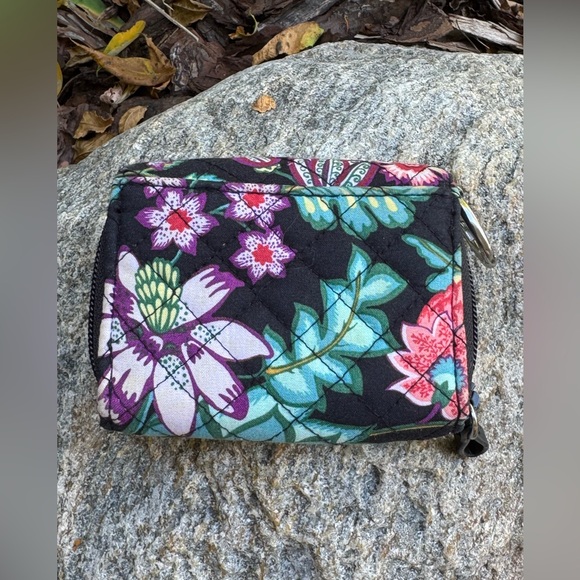 Vera Bradley trifold zip around floral Cottagecore wallet Euc - Picture 2 of 4
